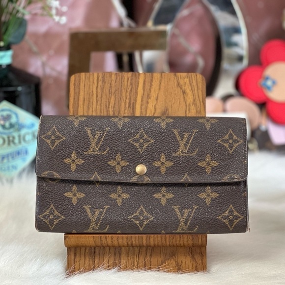 Authentic LOUIS VUITTON MONOGRAM PORTEFEIULLE SARAH LONG BIFOLD WALLET